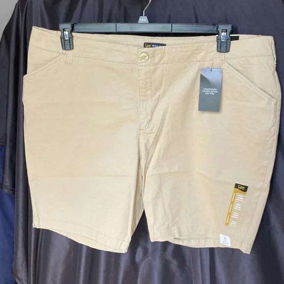 Lee Bermuda short regular fit midrise with 9 in inseam safari tan 24W - Picture 11 of 17